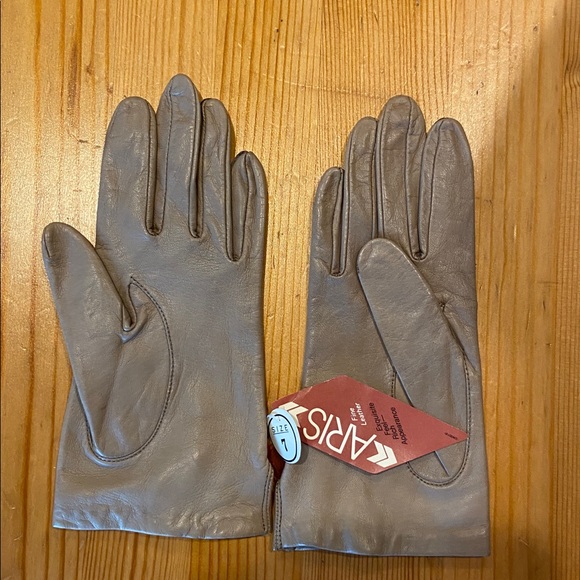 Accessories - Aris Taupe/gray Leather Gloves NWT Size 7